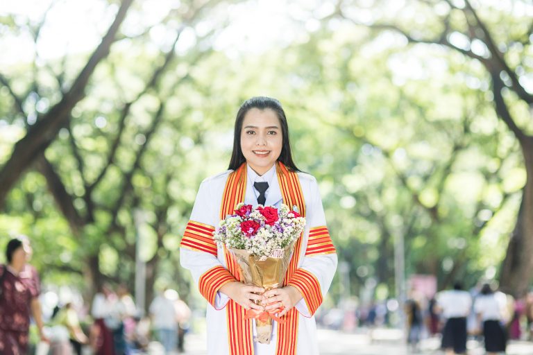 ขอแสดงความยินดีกับอาจารย์ ดร.ศุภศิริ บุญประเวศ ที่เข้ารับพระราชทานปริญญาบัตรประจำปีการศึกษา 2560